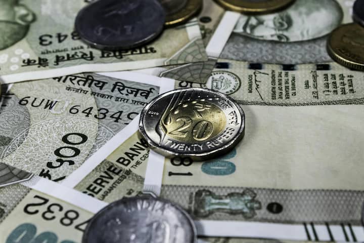 हालांकि आज के समय में 1 लाख रुपये में प्रॉपर्टी नहीं खरीदी जा सकती. ऐसे में सवाल ये उठता है कि आखिर आज से 30 साल बाद 1 लाख रुपये की कीमत क्या होगी?