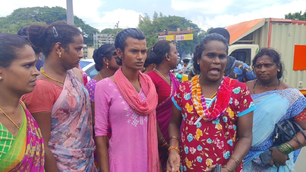 Transgender Issue: சேலம் மாவட்ட ஆட்சியர் அலுவலகம் முன்பு சாலை மறியலில் ஈடுபட்ட திருநங்கைகள் - காரணம் இதுதான்