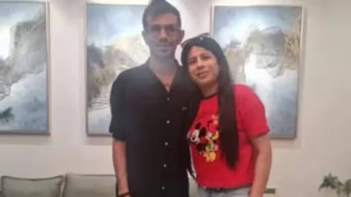 આ સિવાય ભારતીય લેગ સ્પિનર યુઝવેન્દ્ર ચહલે તેની બહેન સાથે રક્ષાબંધનની ઉજવણી કરી હતી. તેમજ આ લેગ સ્પિનરે સોશિયલ મીડિયા પર ફોટો શેર કર્યો છે. (ફોટો ક્રેડિટ- સોશિયલ મીડિયા)