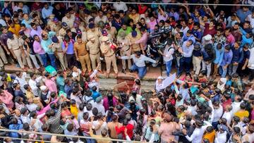 Badlapur: વિરોધ પ્રદર્શન, લાઠીચાર્જ, મહારાષ્ટ્રના બદલાપુરમાં અત્યાર સુધી શું શું થયુ, જાણો તમામ ઘટનાક્રમ?