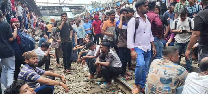 बदलापूर येथील दुर्दैवी घटनेत 2 तासात आरोपीला अटक करण्यात आली आहे. (Photo Credit-ABP Majha)