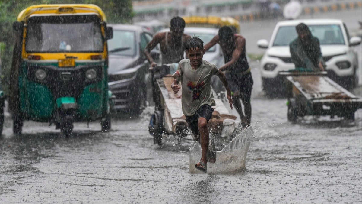 Delhi Weather: दिल्ली में इस हफ्ते कैसा रहेगा मौसम? उमस करेगी परेशान या होगी बारिश, सुबह-सुबह जानें अपडेट