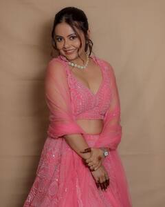 बचपन में सिर से उठा पिता का साया, वड़ा पाव खाकर गुजारे दिन, आज करोड़ों की मालकिन हैं देवोलीना भट्टाचार्जी, इतनी है नेटवर्थ