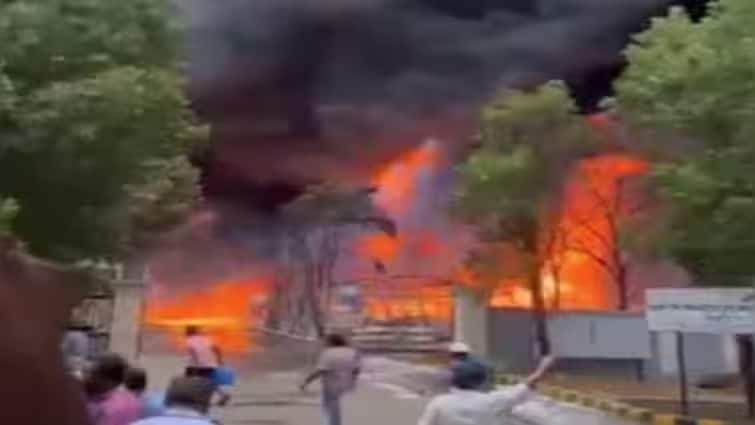 andhra-pradesh-explosion-at-pharma-company-in-anakapalle-Andhra Pradesh Andhra Pradesh: રિએક્ટર બ્લાસ્ટમાં થતા 15 લોકોના મોત, લોકોની ચીસોથી વાતાવરણ ગમગીન