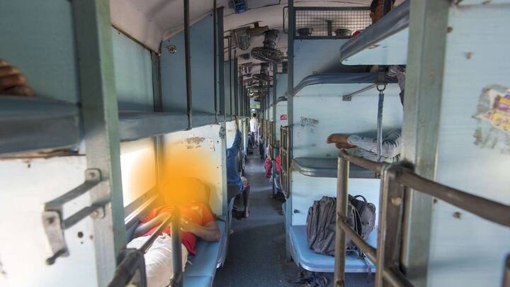 ऐसा ही एक नियम है वेटिंग टिकट को लेकर. दरअसल रेलवे में कई ऐसे मामले देखने को मिले हैं. जहां वेटिंग टिकट लेकर पैसेंजर रिजर्व कोच में घुसकर सफर करने लगते हैं.