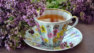 Herbal Tea: டீ குடிக்கும் பழக்கத்தை குறைக்கணுமா? இந்த ஹெர்பல் டீ வகைகள் டயட்டில் இருக்கட்டும்!