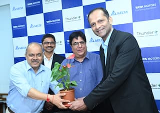 टाटा मोटर्स देणार फास्‍ट-चार्जिंगच्या 250 स्‍टेशन्‍सची सुविधा, सामंजस्‍य करारावर स्‍वाक्षरी