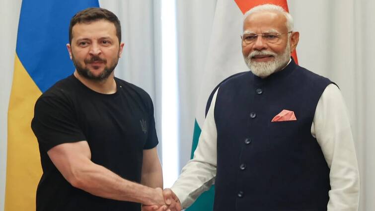 PM Modi to travel train force one during ukraine visit inside the luxury vehicle நோ டைம் வேஸ்ட்.. டிராவல் பண்ணும்போது கூட ஆலோசனை கூட்டம்.. மோடி செல்லும் ரயிலின் முக்கிய அம்சங்கள்!