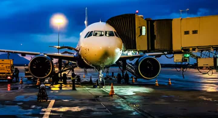 ਇਹੀ ਕਾਰਨ ਹੈ ਕਿ ਉਹ ਜਹਾਜ਼ ਵਿੱਚ ਸਫ਼ਰ ਕਰਨ ਦੀ ਬਜਾਏ ਸਸਤੇ ਸਾਧਨਾਂ ਦਾ ਸਹਾਰਾ ਲੈਂਦੇ ਹਨ। ਅਜਿਹੇ 'ਚ ਉਹ ਸਫਰ ਤਾਂ ਕਰ ਲੈਂਦੇ ਹਨ ਪਰ ਹਵਾਈ ਜਹਾਜ਼ 'ਚ ਬੈਠਣਾ ਇਕ ਤਰ੍ਹਾਂ ਦਾ ਸੁਪਨਾ ਹੀ ਰਹਿ ਜਾਂਦਾ ਹੈ।