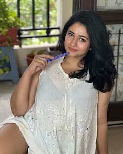 Poonam Bajwa: పూనమ్‌ బజ్వా షాకింగ్‌ లుక్‌ - పలుచని టాప్‌లో గ్లామర్‌ షోతో రెచ్చిపోయిన మలయాళ భామ