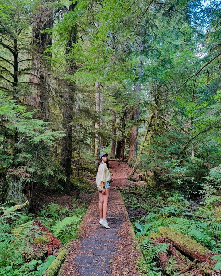 தெலுங்கு சினிமாவில் ஆக்டீவாக நடித்து வரும் இந்த நாயகியின் அறிமுக படமே இதுதான்