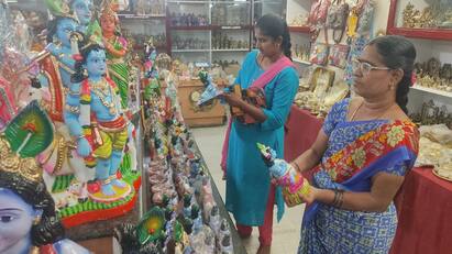 Krishna Jayanthi - Krishna Darshanam Exhibition at Salem Poombucar Outlet Krishna Jayanthi 2024: கிருஷ்ண ஜெயந்தி - சேலம் பூம்புகார் விற்பனை நிலையத்தில் கிருஷ்ண தரிசனம் கண்காட்சி