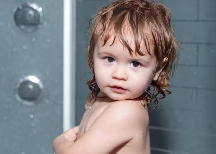 ਬੱਚਿਆਂ ਦੇ ਸਰੀਰ ਤੋਂ ਅਣਚਾਹੇ ਵਾਲਾਂ ਨੂੰ ਹਟਾਉਣ ਲਈ ਤੁਸੀਂ ਇਹ ਘਰੇਲੂ ਨੁਸਖਿਆਂ ਨੂੰ ਜ਼ਰੂਰ ਅਜ਼ਮਾਓ, ਅਣਚਾਹੇ ਵਾਲ ਆਸਾਨੀ ਨਾਲ ਦੂਰ ਹੋ ਜਾਣਗੇ। ਜੇਕਰ ਤੁਸੀਂ ਵੀ ਆਪਣੇ ਬੱਚਿਆਂ ਦੇ ਸਰੀਰ ਤੋਂ ਵਾਲਾਂ ਨੂੰ ਹਟਾਉਣਾ ਚਾਹੁੰਦੇ ਹੋ, ਤਾਂ ਕੈਮੀਕਲ ਉਤਪਾਦਾਂ ਦੀ ਬਜਾਏ ਤੁਸੀਂ ਇਨ੍ਹਾਂ ਘਰੇਲੂ ਨੁਸਖਿਆਂ ਦੀ ਵਰਤੋਂ ਕਰ ਸਕਦੇ ਹੋ।