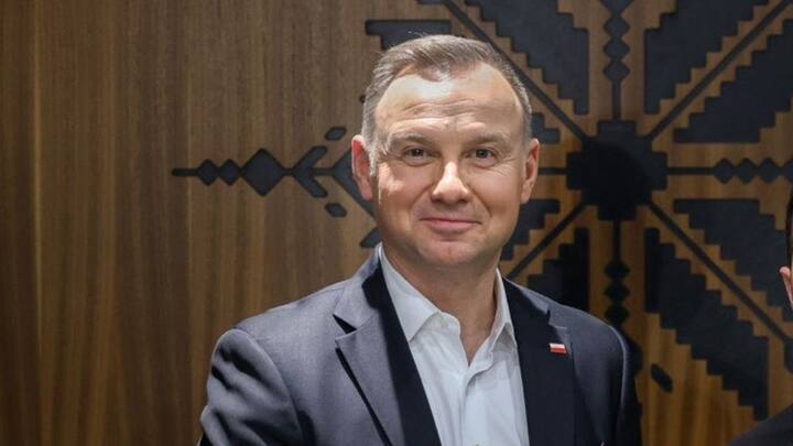 पीएम मोदी ने आगे लिखा कि भारत पोलैंड के साथ गहरी दोस्ती को संजोए हुए हैं. उन्होंने कहा कि मैं राष्ट्रपति एंड्रेज सेबेस्टियन डूडा और प्रधानमंत्री डोनाल्ड टस्क से बात करूंगा और आज शाम के कार्यक्रम में भारतीय समुदाय को भी संबोधित करूंगा. खास बात यह है कि ऐसा बीते 45 सालों में पहली बार हो रहा है, जब कोई भारतीय वॉरसॉ की धरती पर कदम रखने वाला है.