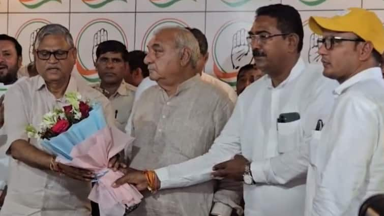 Ramkaran Kala JJP MLA Joins Congress ahead Haryana Assembly Election 2024 अब JJP के MLA रामकरण काला कांग्रेस में शामिल, 10 में से 5 विधायक छोड़ चुके साथ