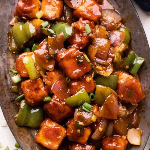 Chilli Paneer Quick Recipe: ਮਿਰਚ ਪਨੀਰ ਖਾਣ ਤੋਂ ਬਾਅਦ ਲੋਕ ਖੁਸ਼ ਹੋ ਜਾਂਦੇ ਹਨ। ਪਰ ਹੁਣ ਤੁਹਾਨੂੰ ਖਾਣ ਲਈ ਹੋਟਲ ਜਾਣ ਦੀ ਲੋੜ ਨਹੀਂ ਹੈ। ਇਸ ਨੂੰ ਤੁਸੀਂ ਘਰ 'ਚ ਵੀ ਜਲਦੀ ਤਿਆਰ ਕਰ ਸਕਦੇ ਹੋ।