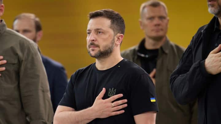 प्रधानमंत्री नरेंद्र मोदी 23 अगस्त को पोलैंड के साथ रास्ते यूक्रेन जाने वाले हैं. पीएम मोदी रेल फोर्स वन नाम की ट्रेन से यूक्रेन की राजधानी कीव जाएंगे. यूक्रेन की धरती पर 30 साल बाद कोई भारतीय प्रधानमंत्री कदम रखने वाला है.