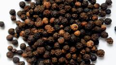Black Pepper Benefits: গোলমরিচের ব্যবহারে রান্নায় আসে স্বাদ, এই মশলার স্বাস্থ্যগুণও অনেক
