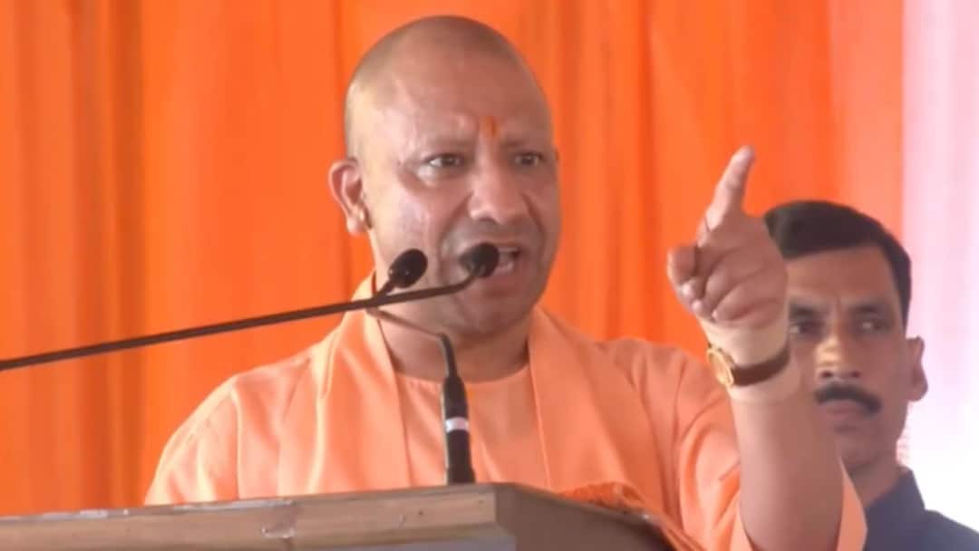 UP Politics: ‘सैकड़ों हिन्दुओं के खून से जिसके हाथ रंगे हुए थे’ सीएम योगी का अखिलेश यादव पर हमला CM Yogi Adityanath targets Samajwadi party PDA and Akhilesh yadav UP Politics: ‘सैकड़ों हिन्दुओं के खून से जिसके हाथ रंगे हुए थे’ सीएम योगी का अखिलेश यादव पर हमला