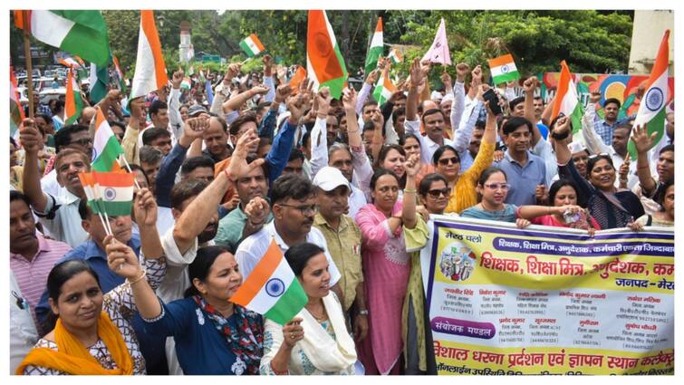 यूपी में 69 हजार शिक्षक भर्ती मामले में अब क्या होगा, कैसे बनेगी मेरिट लिस्ट? यहां है छात्रों के हर सवाल का जवाब UP Shikshak Bharti 2024 new merit list soon how merit list will be prepared answers of questions asked by candidates UP Government यूपी में 69 हजार शिक्षक भर्ती मामले में अब क्या होगा, कैसे बनेगी मेरिट लिस्ट? यहां है छात्रों के हर सवाल का जवाब