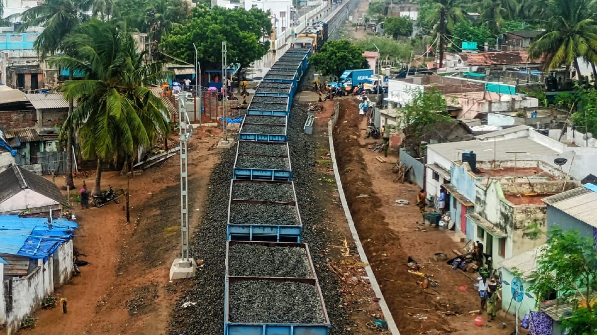 பாம்பன் புதிய பாலத்தில் எப்போது பயணிகள் ரயில் இயக்கப்படும்? - அதிகாரிகள் தகவல்