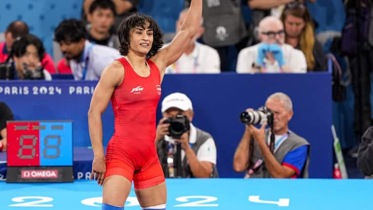 vinesh phogat brand endorsements fee increase 75 lakhs to 1 crore after paris olympics 2024 Vinesh Phogat: मेडल नहीं मिला फिर भी कमाई में भारी उछाल, एक डील के लिए 1 करोड़ लेंगी विनेश फोगाट?