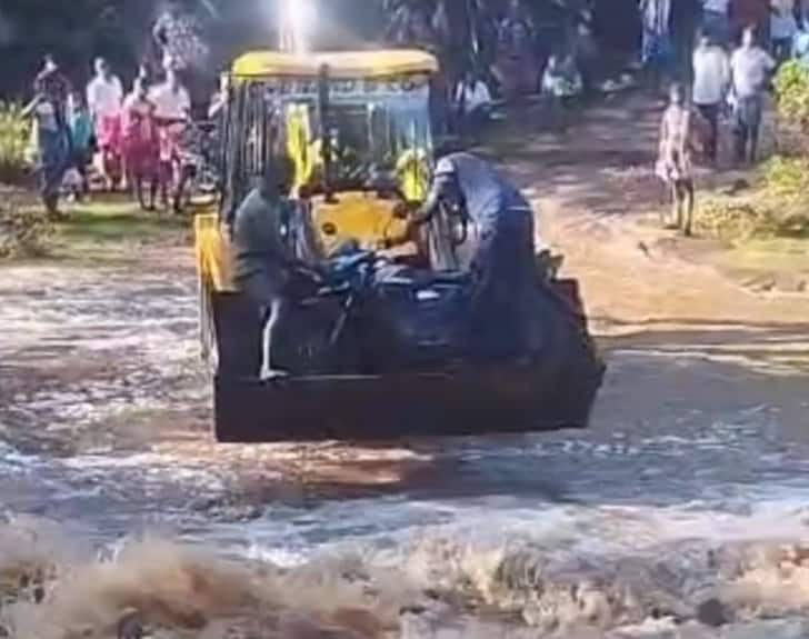 Hill Tribal people cross river by JCP machine in hill villages Harur பயந்து பயந்து நடக்கிறோம்.. பாலம் கட்டித்தாங்க.. மலைவாழ் மக்கள் வேதனை