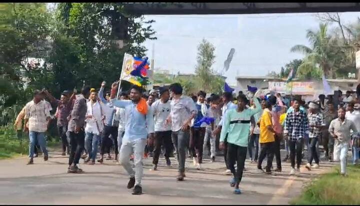 ड्यूटी पर तैनात पुलिसकर्मियों और अंदोलनकारियों के बीच जमकर झुमा-झटकी हुई. भीड़ को रोकने के लिए कोंडागांव पुलिस ने तीन अलग-अलग जगहों पर सुरक्षा लेयर बनाया था. जगह-जगह बैरिकेट्स के जरिये भी सुरक्षा व्यवस्था चाक चौबंद की गयी थी.