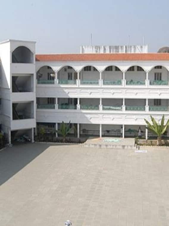 छत्तीसगढ़ में कितने प्राइवेट और सरकारी स्कूल हैं?