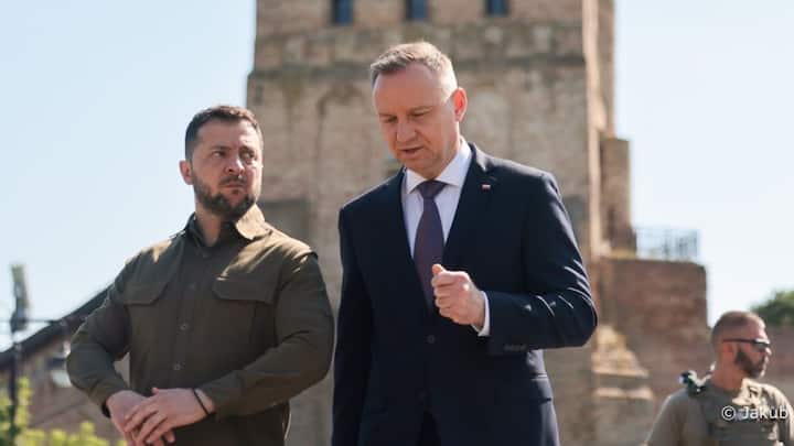 ऑपरेशन गंगा के दौरान भी पोलैंड ने भारत की पूरी मदद की थी और साल 2022 में पोलैंड के रास्ते ही 4000 से ज्यादा भारतीय स्टूडेंट्स को यूक्रेन से बाहर निकल गया था.