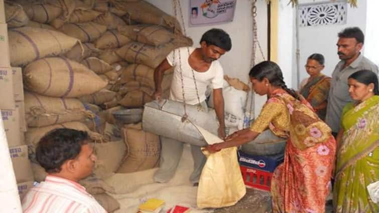 Food and Consumer Affairs Minister launches pilot for transformation of 60 Fair Price Shops into Jan Poshan Kendras Ration shops Tamilnadu 4 மாநில ரேஷன் கடைகளுக்கு புதிய பெயர்! நாடு முழுவதும் மாற்றுகிறதா மத்திய அரசு?