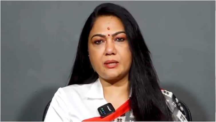 Actress Hema claims she will reveal phone numbers of media persons who blackmailed her Actress Hema: బ్లాక్ మెయిల్ చేశారు, సెటిల్‌మెంట్‌కు పిలిచారు... త్వరలో ఆ ఫోన్ నంబర్స్ బయటపెడతా - హేమ సంచలన వీడియో