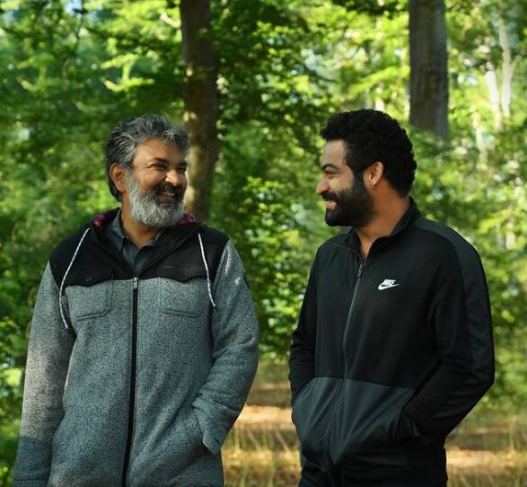 सबसे पहले आपको बता दें कि ये एक्टर बॉलीवुड का नहीं है. बल्कि इसका ताल्लुक साउथ फिल्म इंडस्ट्री से है. यहां बात हो रही है साउथ फिल्मों के सुपरस्टार जूनियर एनटीआर की.