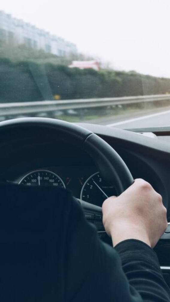 किस रंग की शर्ट पहनने से आपका कट जाएगा चालान?