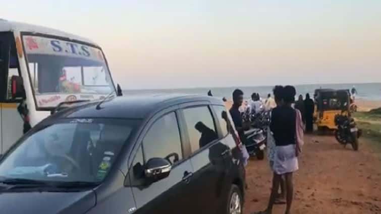 The waves are dancing Tanjore Beach: Children Run On White Sand Pudhupattinam beach கொஞ்சி கொஞ்சி அலைகள் ஆட.. தஞ்சை மக்களின் மனம் கவர்ந்த புதுப்பட்டினம் பீச்