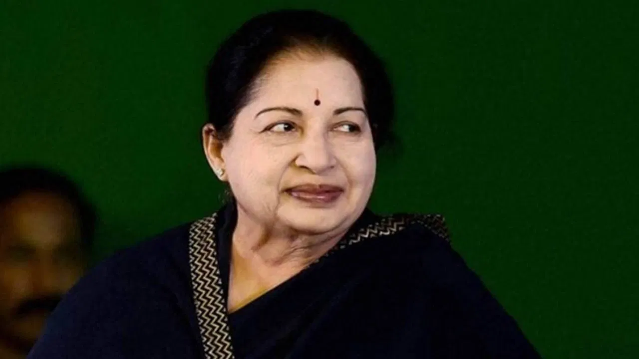 Jayalalithaa's 1.2 Kg Gold Waistbelt, Gold Pen Reach Chennai In Huge Trunks From Bengaluru