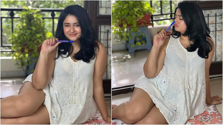 Poonam Bajwa Photos: నటి పూనమ్‌ బజ్వా మరోసారి తన గ్లామర్‌ షోతో రెచ్చిపోయింది. కలరింగ్ అంటూ పెన్సిల్‌ పట్టి పొట్టి బట్టల్లో హాట్‌ట్రీట్‌ ఇచ్చింది. ప్రస్తుతం ఆమె ఫోటోలు వైరల్‌ అవుతున్నాయి.