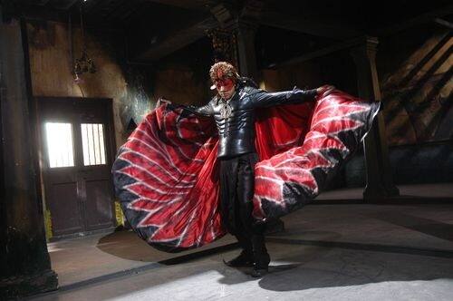 இப்படத்தில் ஸ்ரேயா சரண், வடிவேலு, ஆசிஷ் வித்யார்த்தி, பிரபு ஆகியோர் முன்னணி கதாபாத்திரத்தில் நடித்து இருந்தனர்.