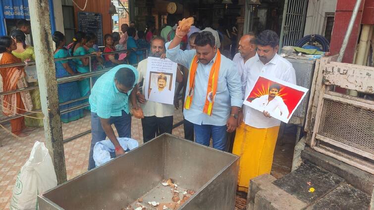 Udhayanidhi Stalin as Deputy Chief Minister - Break 108 coconuts and worship in Salem. உதயநிதி ஸ்டாலின் துணை முதல்வராக வேண்டிசேலத்தில் 108 தேங்காய் உடைத்து வழிபாடு!