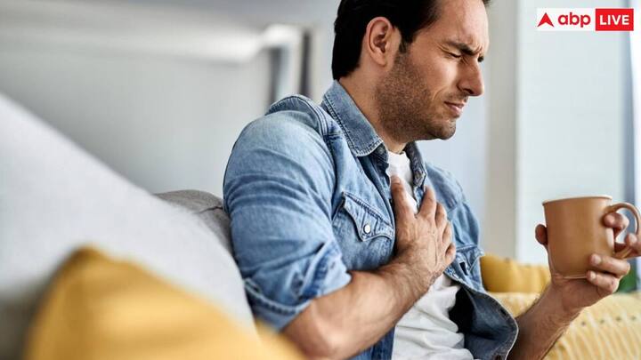 कब्ज की समस्या तब होती है जब मल त्यागने में आपको कई तरह की परेशानी होने लगे. ऐसा करने से आंत में धीरे-धीरे गंदगी जमने लगती है.