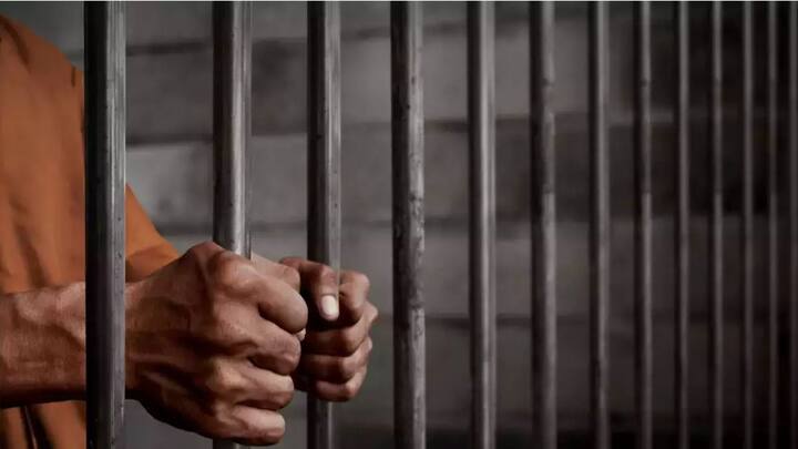 ऐसे मौके पर लापरवाही करने वाले शख्स को आईपीसी की धारा 338 के तहत सजा सुनाई जा सकता है. इसमें 2 साल तक की जेल हो सकती है.