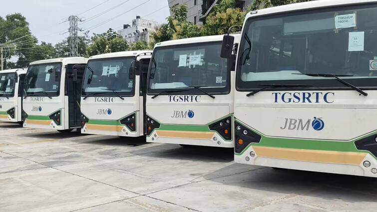 TGSRTC News 70 Electric Buses reached Karimnagar depot Karimnagar Electric Buses: కరీంనగర్‌కూ ఎలక్ట్రిక్ బస్సులు వచ్చేశాయోచ్! ఏ రూట్లలో తిప్పుతారో తెలుసా?