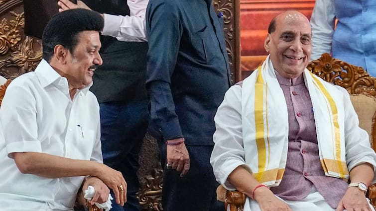 BJP DMK Alliance As Rajnath Singh Heaps Praise On Karunanidhi AIADMK Cries Secret Pact BJP, DMK To Come Together In Tamil Nadu? As Rajnath Heaps Praise On Karunanidhi, AIADMK Cries 'Secret Pact'