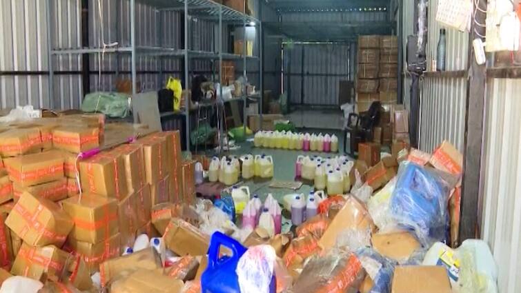 Factory making fake Dettol Lizol and Harpic products busted in Surat Surat: સુરતમાં ઝડપાઈ નકલી ફેક્ટરી, ડેટોલ, હાર્પિક સહિત બ્રાન્ડેડ વસ્તુનો ડુપ્લિકેટ જથ્થો જપ્ત