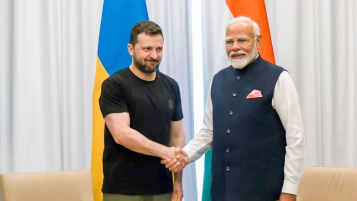 इस ट्रेन से सफर करने वाले पीएम मोदी पहले शख्स नहीं है और भी कई बड़े-बड़े राजनेता इस ट्रेन में सफर कर चुके हैं. पीएम मोदी से पहले अमेरिका के राष्ट्रपति जो बिडेन, फ्रांस के राष्ट्रपति इमैनुएल मैको, जर्मनी के चांसलर ओलाफ शोल्ज और इटली के तत्कालीन प्रधानमंत्री इस ट्रेन में सफर कर चुके हैं.