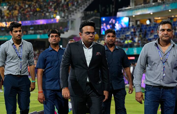 बीसीसीआई ने 2019 में जय शाह को सचिव पद की ज़िम्मेदारी दी थी. अब आप सोच रहे होंगे कि बीसीसीआई से जय शाह को मोटी सैलरी मिलती होगी, जिससे उनकी नेटवर्थ काफी अच्छी होगी? तो आप बिल्कुल गलत हैं.