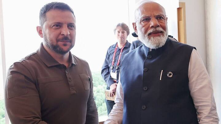 प्रधानमंत्री नरेंद्र मोदी पोलैंड से यूक्रेन की यात्रा एक ट्रेन के जरिए करेंगे. वह पोलैंड से 20 घंटे का सफर तय करके यूक्रेन पहुंचेंगे, लेकिन सवाल यह है या फिर पीएम मोदी हवाई जहाज छोड़कर ट्रेन से क्यों जा रहे हैं.