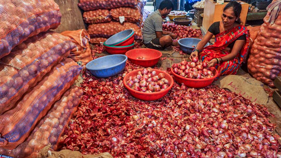 Onion Prices Stay High At Rs 45 Per Kg Amid Ongoing Supply Shortages Onion Prices Stay High At Rs 45 Per Kg Amid Ongoing Supply Shortages