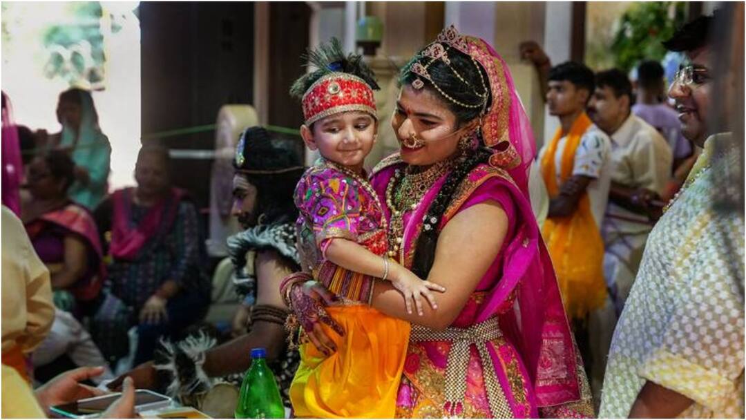 Janmashtami: जयपुर में जन्माष्टमी पर आधे दिन की छुट्टी घोषित, इतने बजे से बंद हो जाएंगे सरकारी दफ्तर Krishna Janmashtami 2024 Holiday Declared Half Day in Jaipur In Rajasthan Janmashtami: जयपुर में जन्माष्टमी पर आधे दिन की छुट्टी घोषित, इतने बजे से बंद हो जाएंगे सरकारी दफ्तर