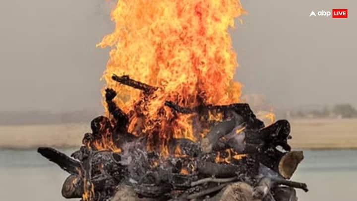 श्मशान घाट पर वातावरण अशुद्ध होता है ऐसे में कीटाणु महिलाओं के शरीर और बालों में चिपक सकते हैं, इससे उन्हें बीमारियों का खतरा भी रहता है.